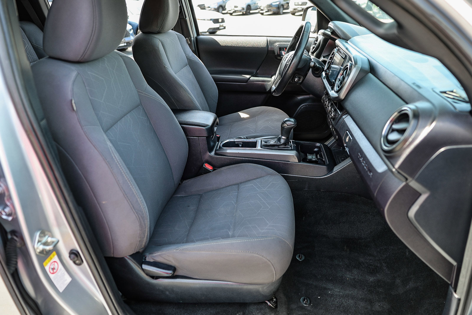 Used 2018 Toyota Tacoma TRD Off-Road w/ Technology Package image 7