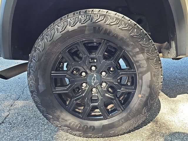 Used 2023 Chevrolet Colorado Trail Boss AWD/4WD image 24