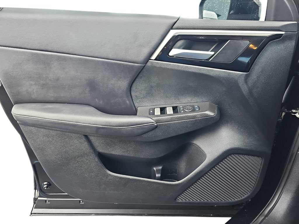Used 2024 Mitsubishi Outlander 4WD Plug-In Hybrid image 26