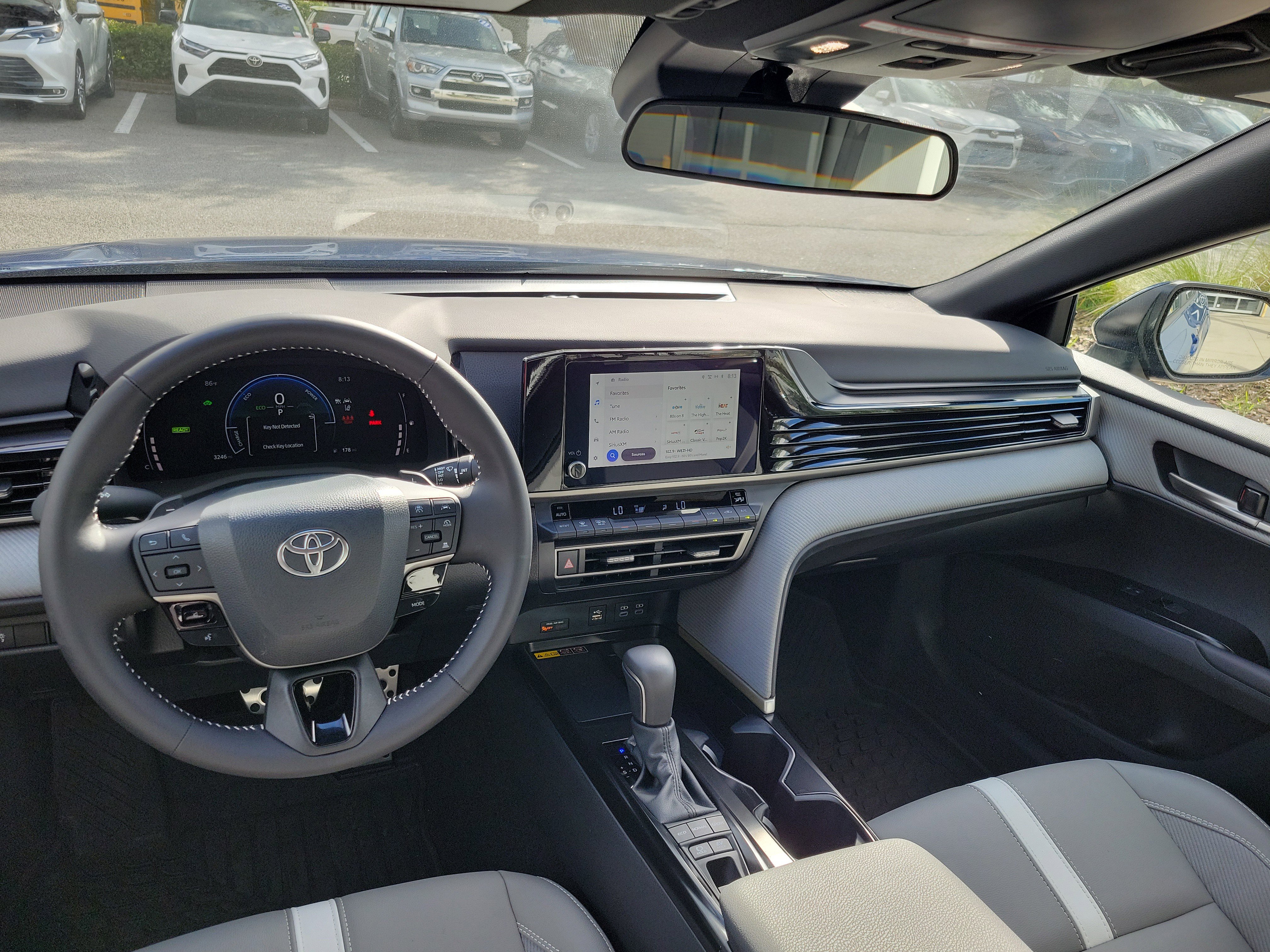 Used 2026 Toyota Camry SE FWD image 25