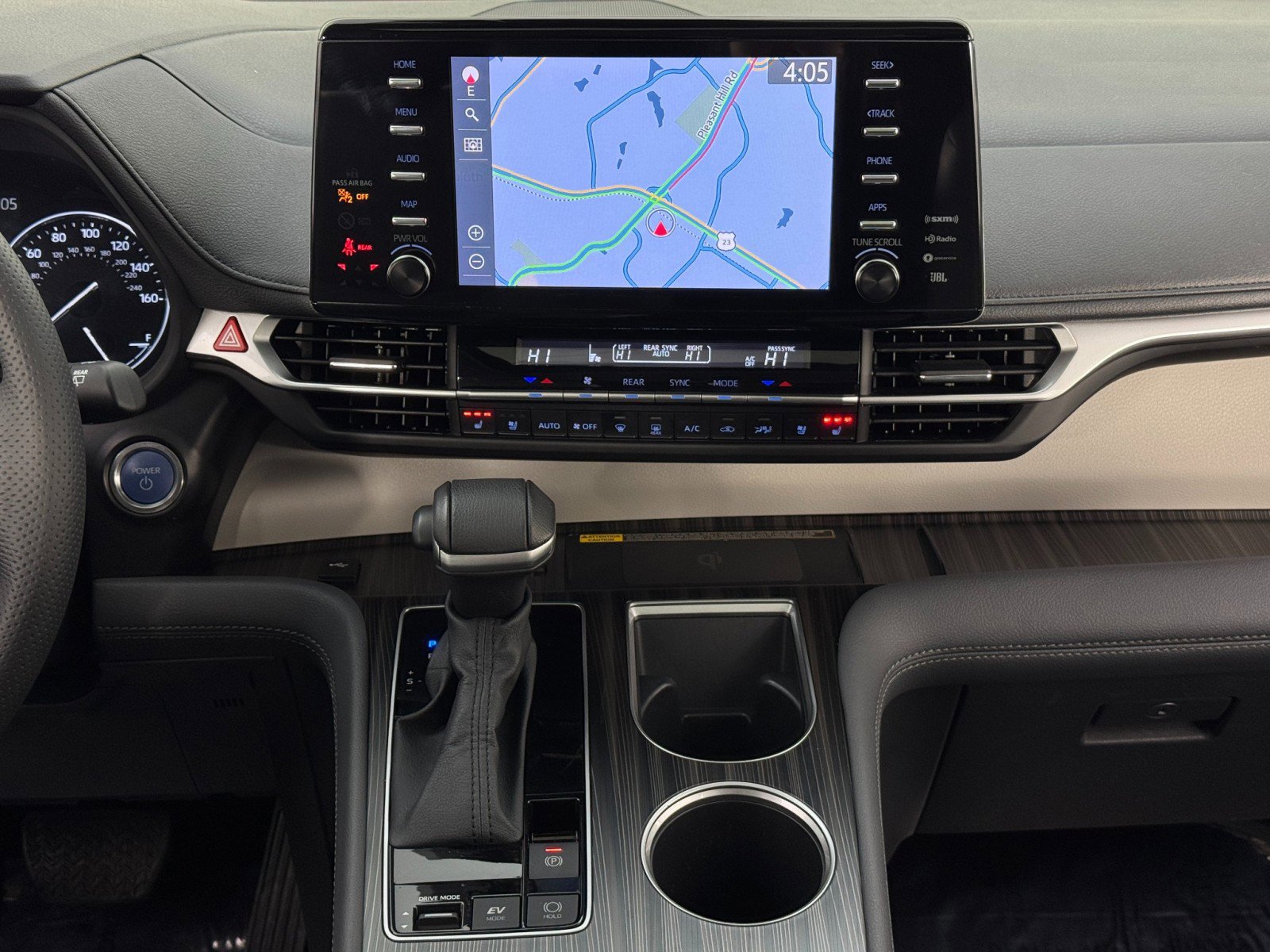 Used 2024 Toyota Sienna Limited image 26