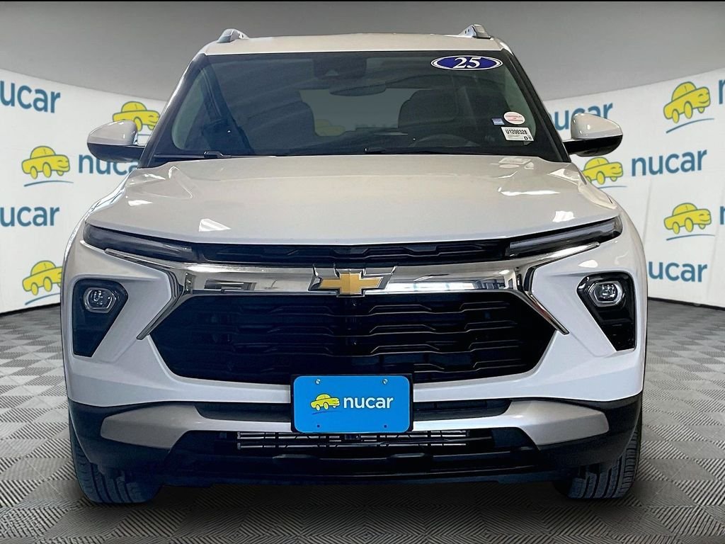 Used 2025 Chevrolet TrailBlazer LT AWD/4WD image 2