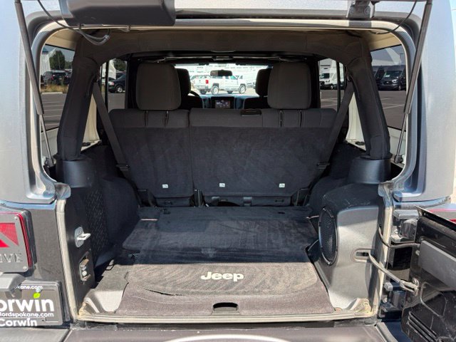 Used 2011 Jeep Wrangler Unlimited Sahara AWD/4WD image 14