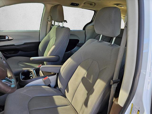 Used 2019 Chrysler Pacifica Touring Plus w/ Tire & Wheel Group image 20