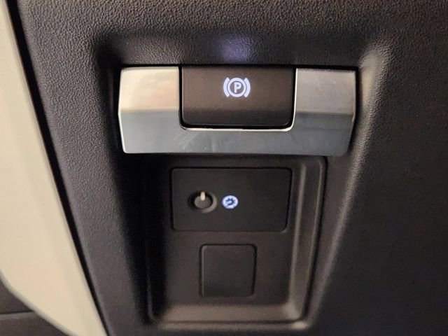 Used 2025 Land Rover Defender 110 S image 21