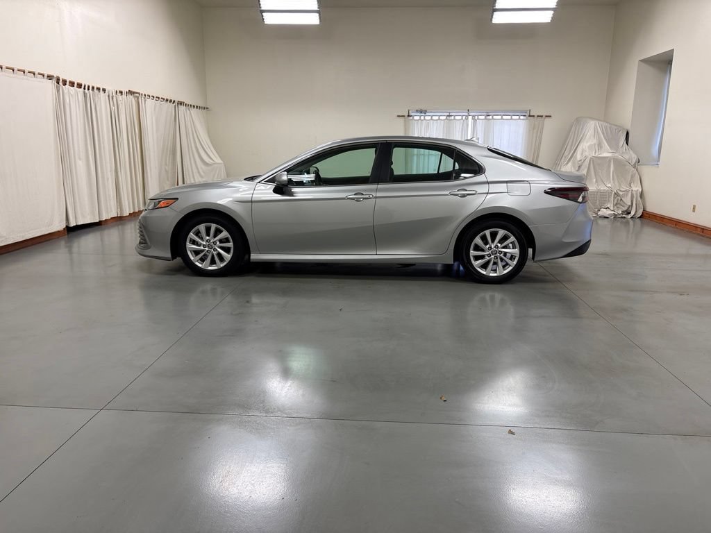 Used 2024 Toyota Camry LE FWD image 5