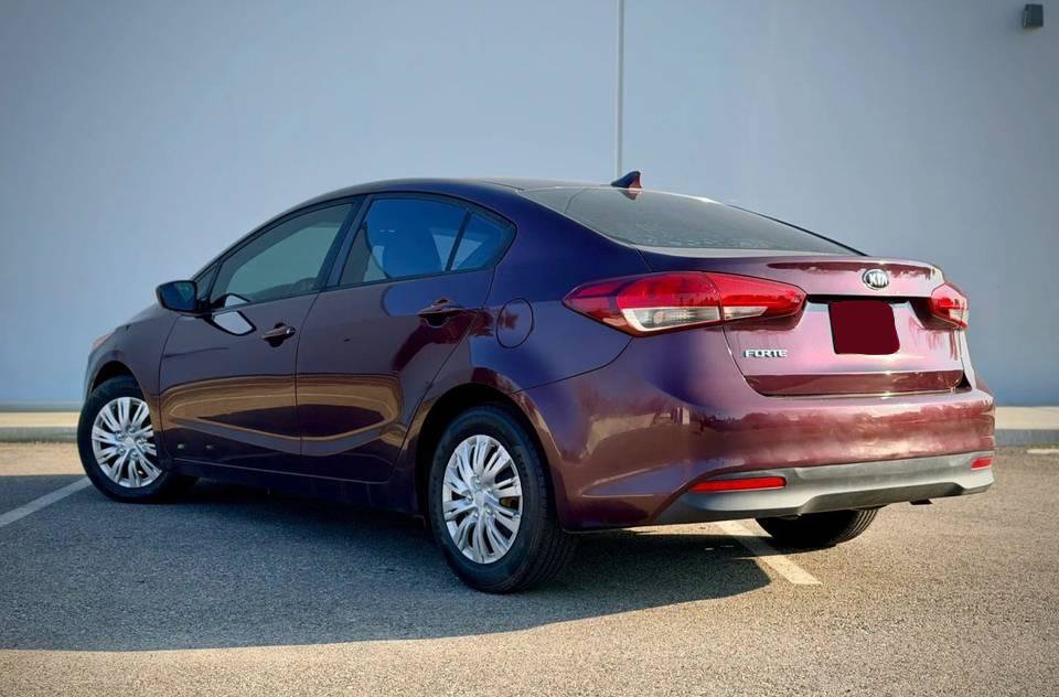 Used 2017 Kia Forte LX FWD image 7