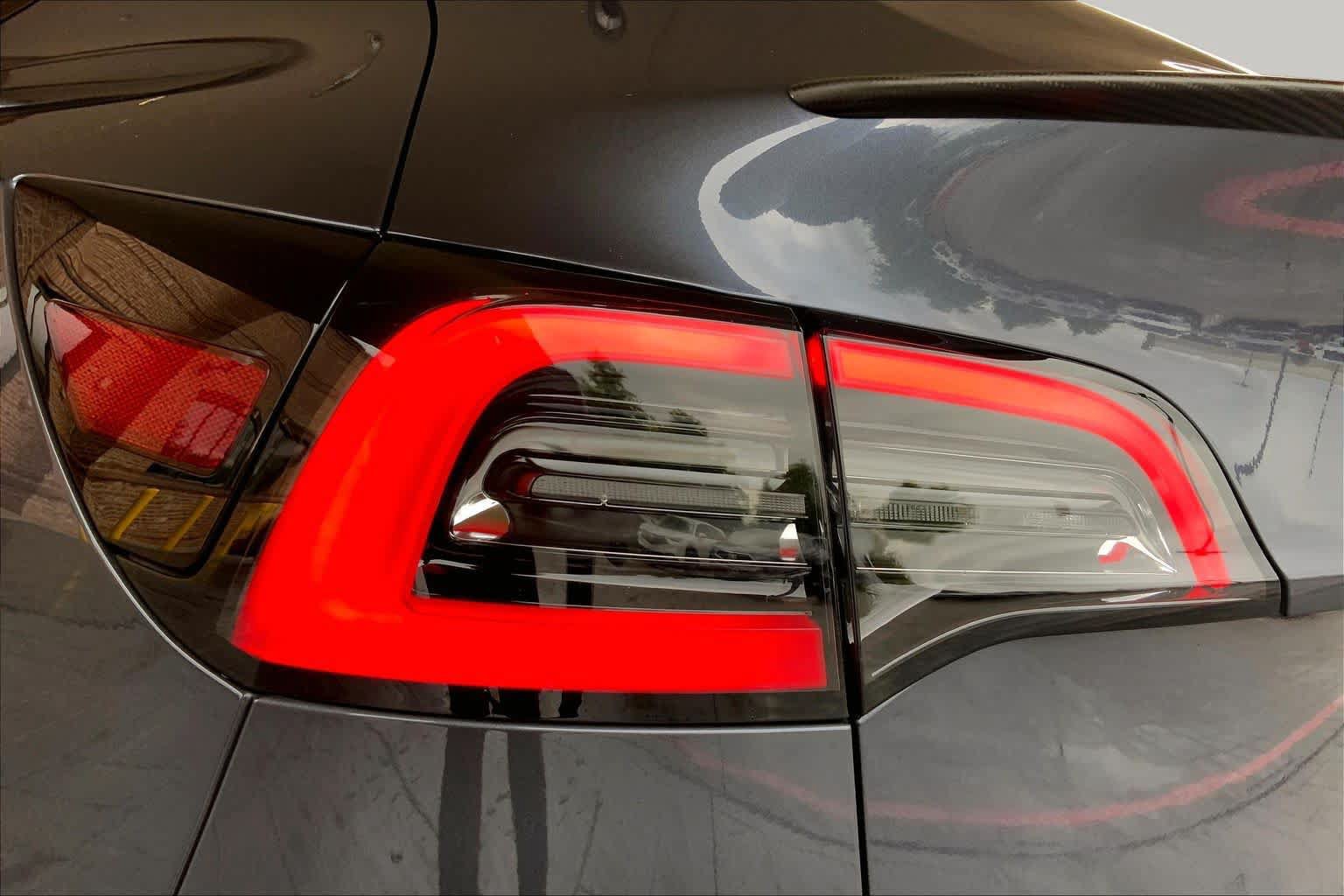 Used 2022 Tesla Model Y Performance AWD/4WD image 27
