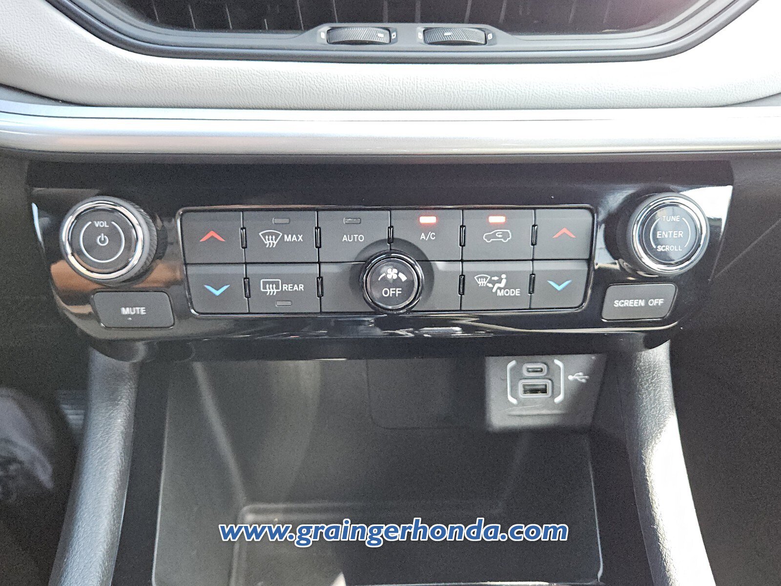 Used 2025 Jeep Compass Limited image 17