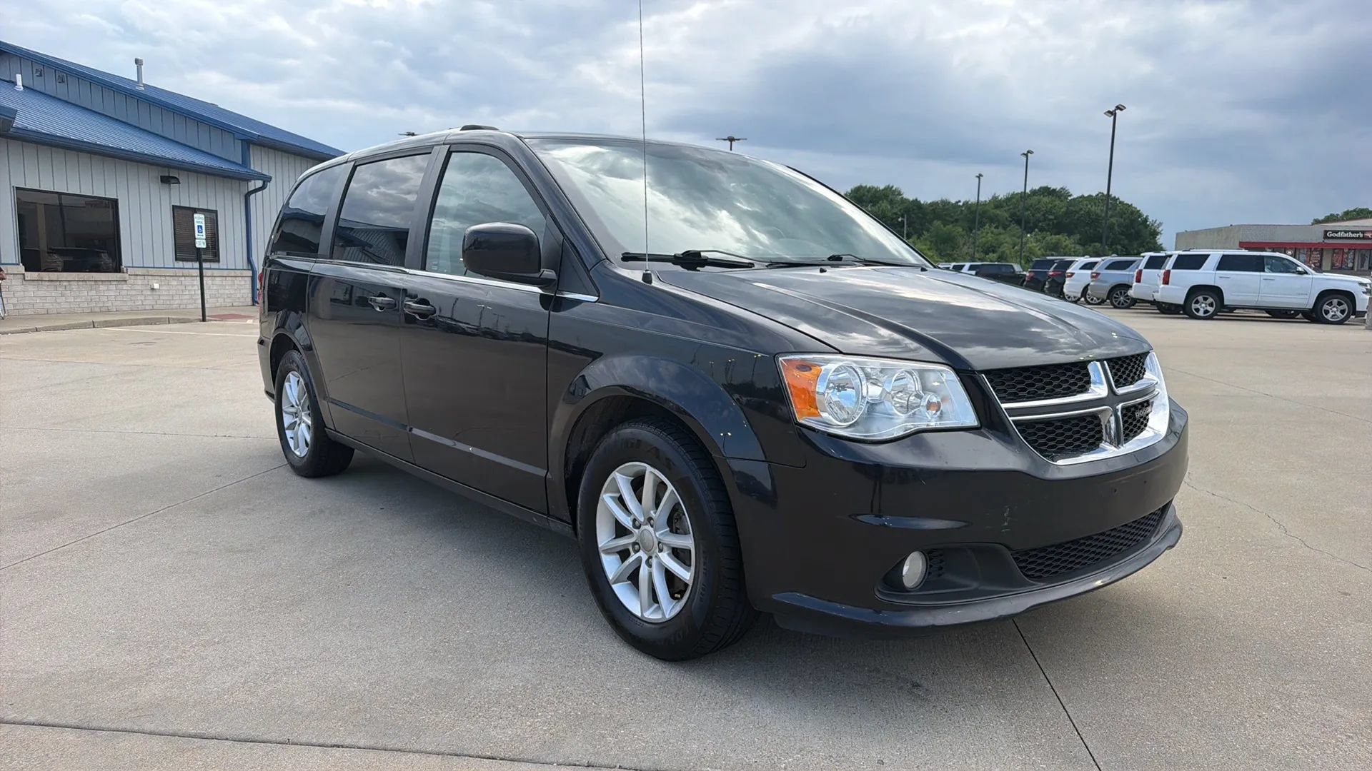 Used 2019 Dodge Grand Caravan SXT w/ Driver Convenience Group FWD image 29