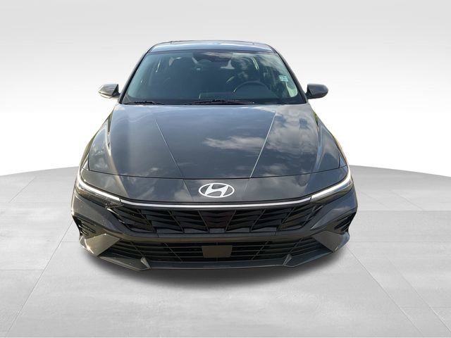 Used 2025 Hyundai Elantra SEL image 2