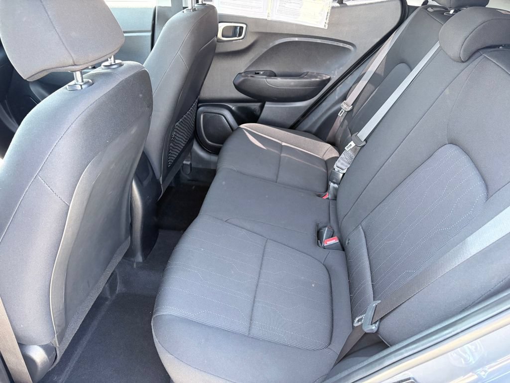 Used 2025 Hyundai Venue SE FWD image 8