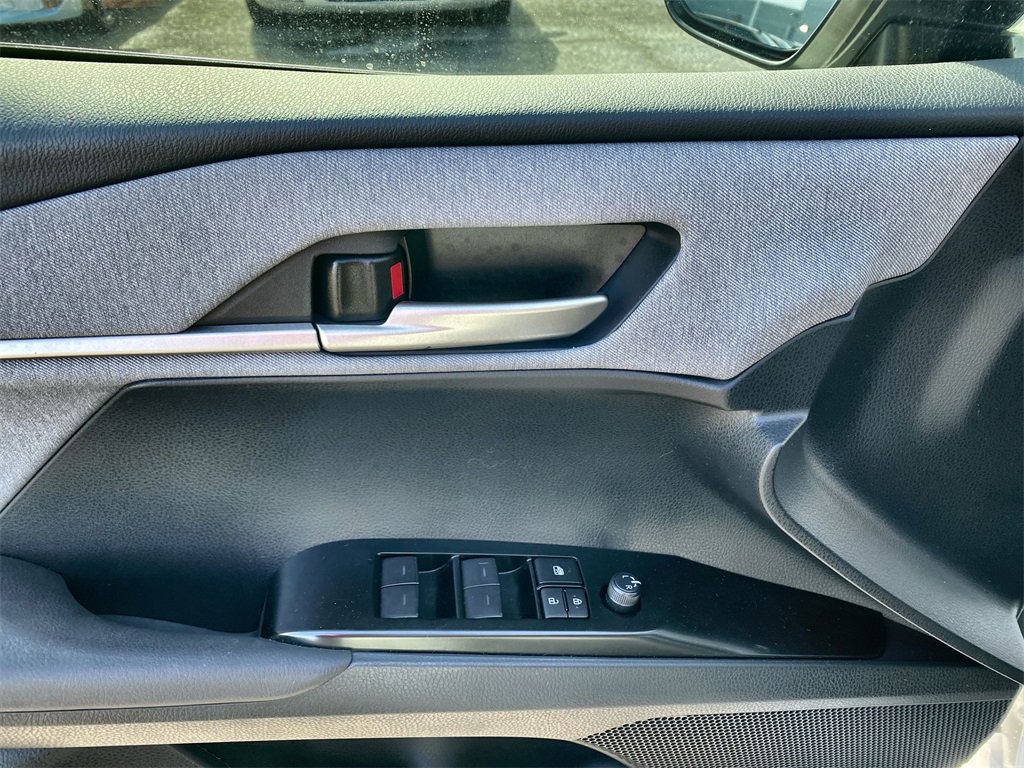 Used 2025 Toyota Camry LE image 15