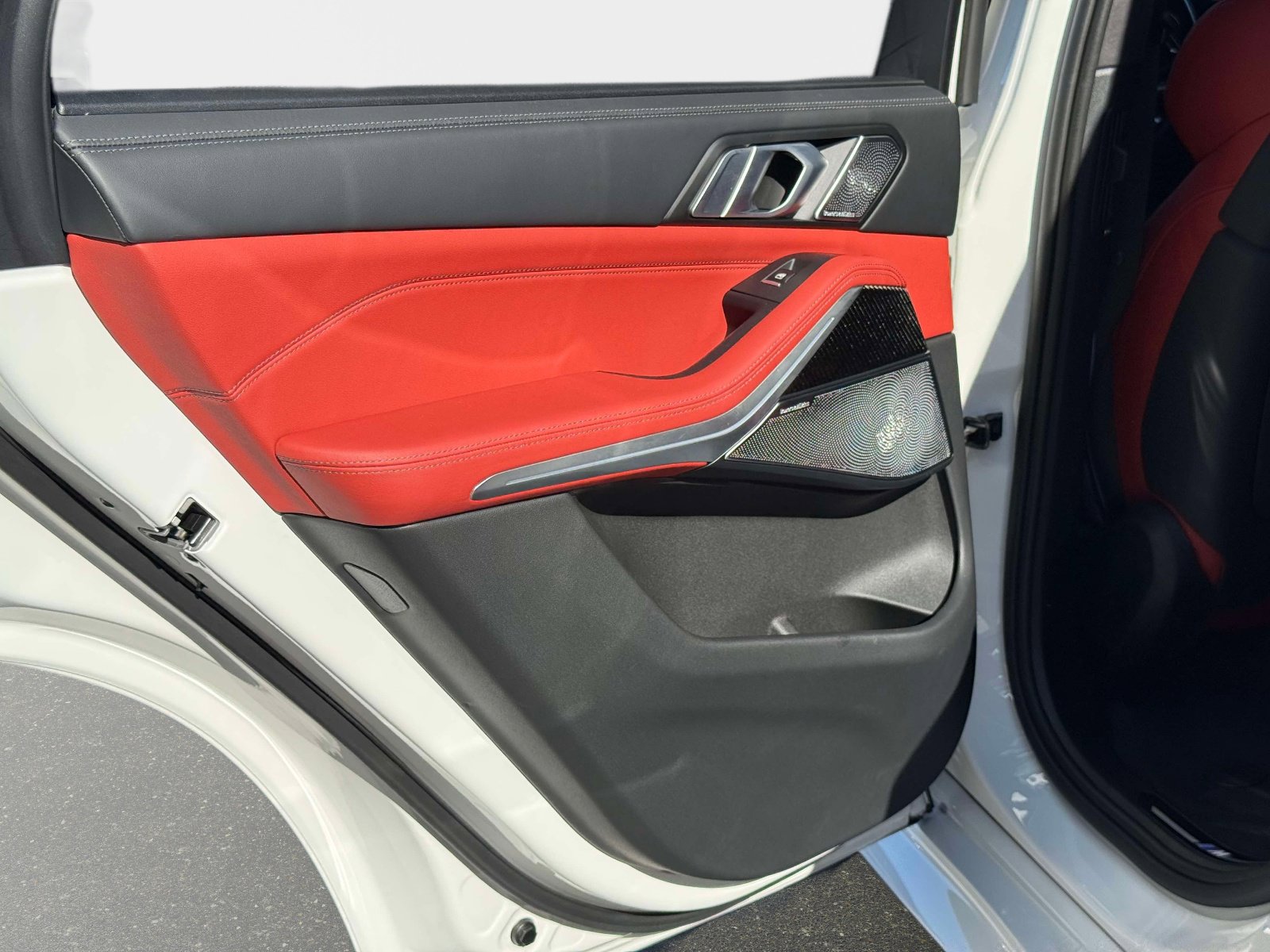 Used 2025 BMW X5 M Competition w/ Executive Package image 27