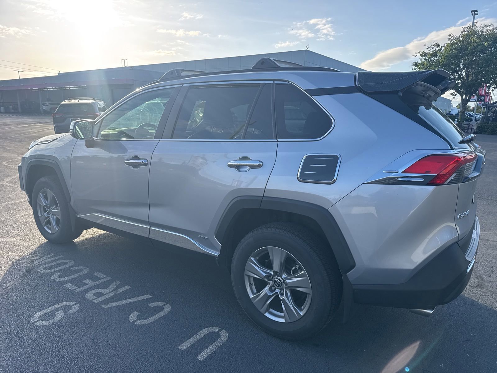 Used 2024 Toyota RAV4 LE AWD/4WD image 5