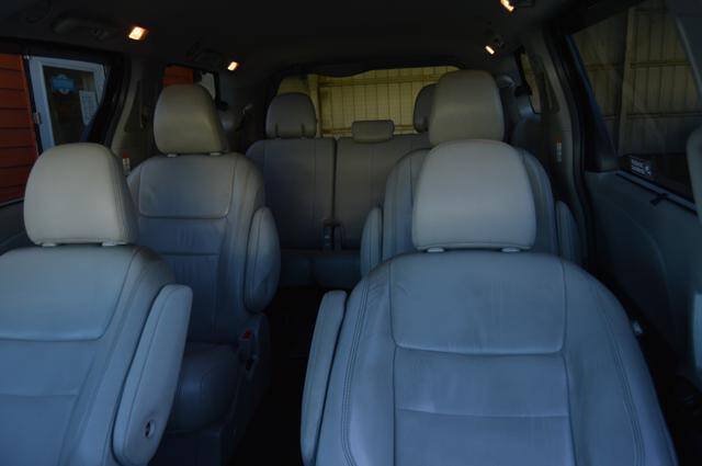 Used 2015 Toyota Sienna XLE Premium AWD/4WD image 16