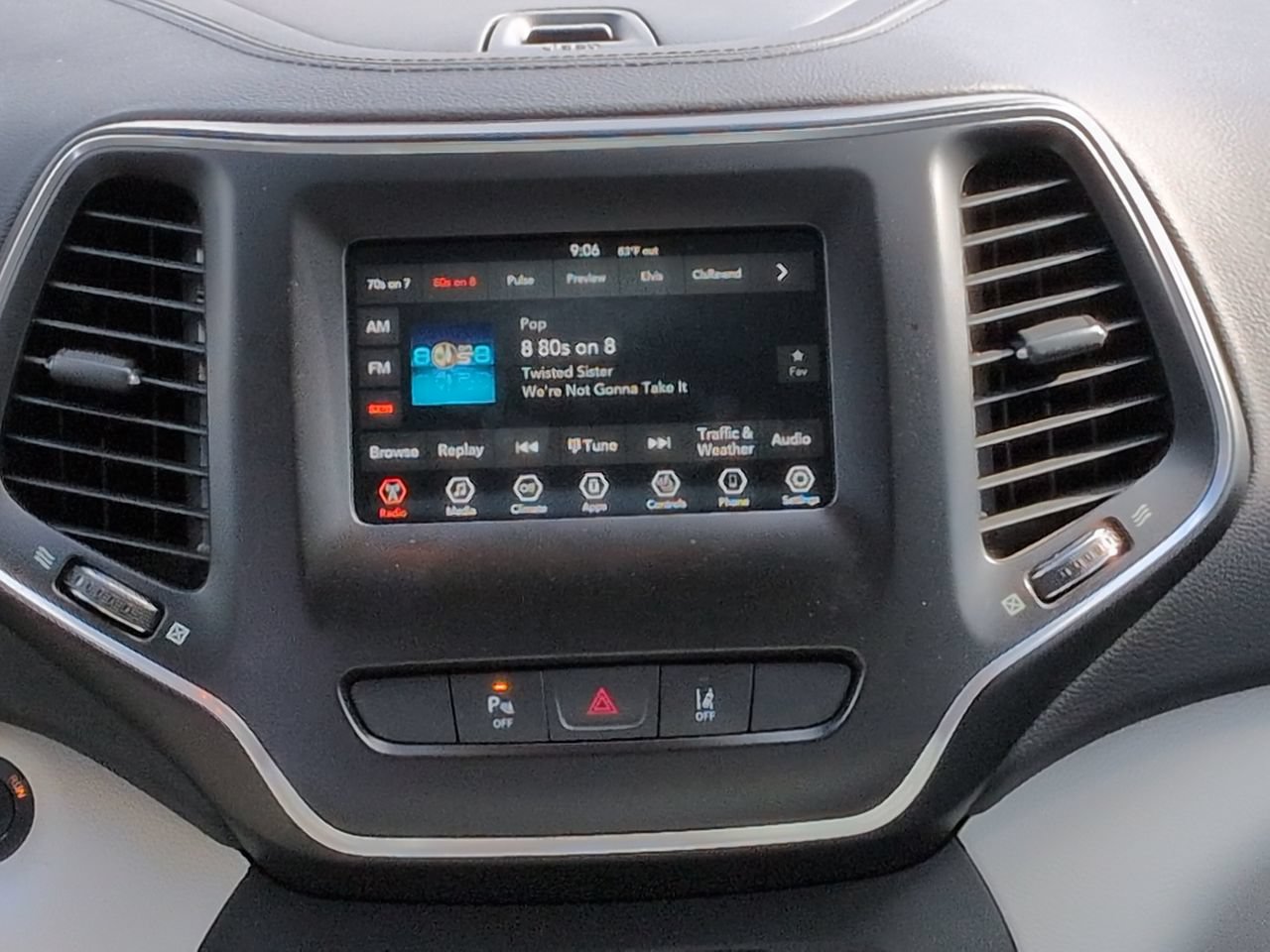 Used 2021 Jeep Cherokee Latitude Lux FWD image 17
