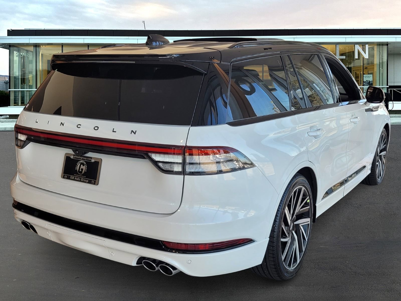 New 2026 Lincoln Aviator Black Label w/ Black Label Special Edition image 3