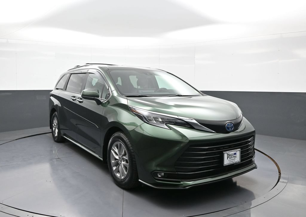 Certified 2025 Toyota Sienna XLE w/ XLE Plus Package AWD/4WD image 3