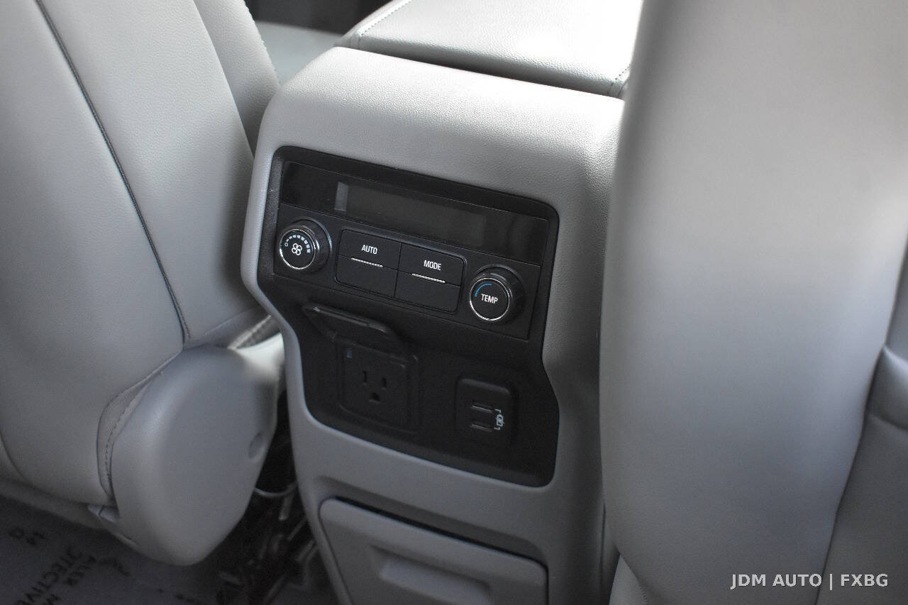 Used 2018 GMC Acadia SLT w/ LPO, Floor Liner Package AWD/4WD image 33