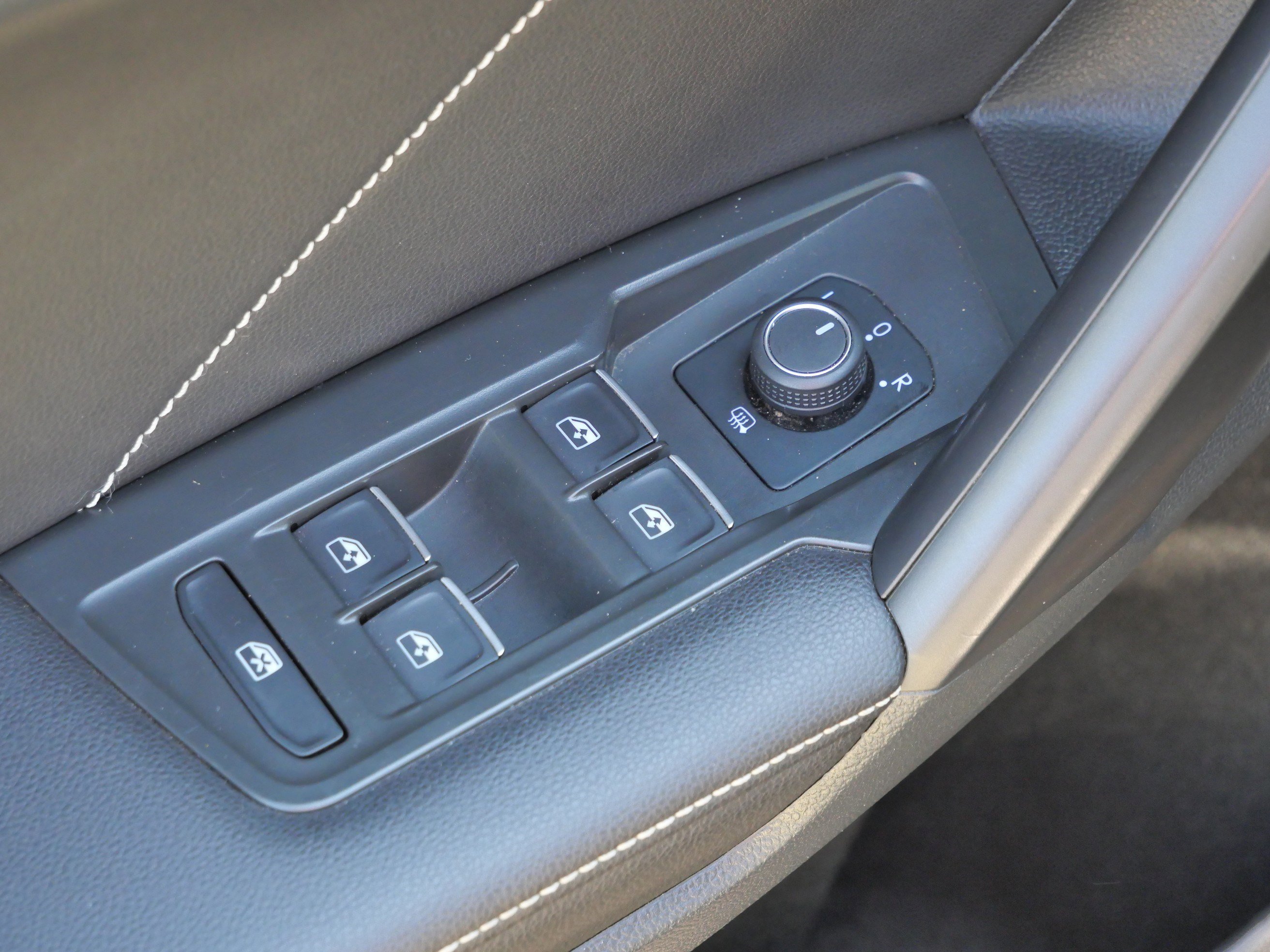 Certified 2024 Volkswagen Tiguan SE image 19