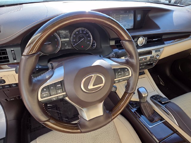 Used 2016 Lexus ES 350 w/ Luxury Package w/Wood Trim FWD image 34