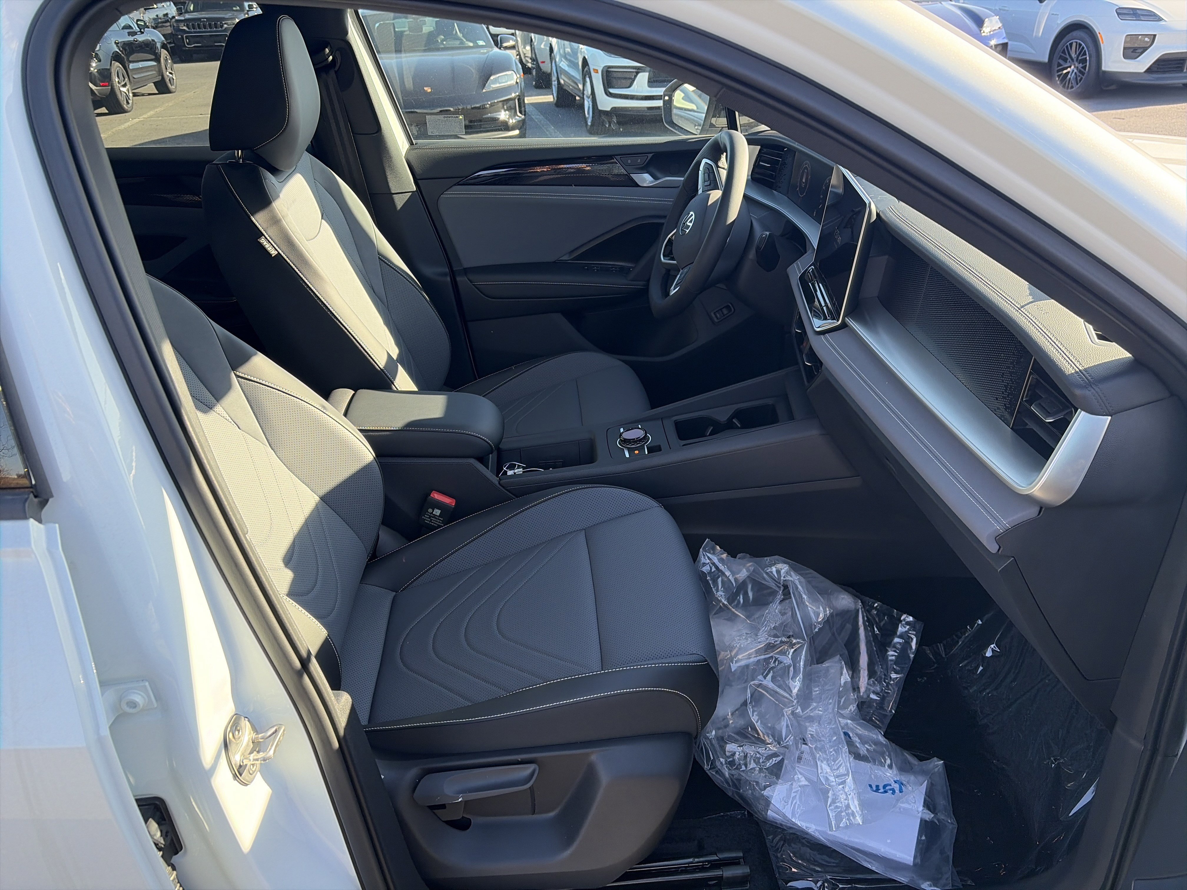 New 2026 Volkswagen Tiguan SE R-Line AWD/4WD image 24