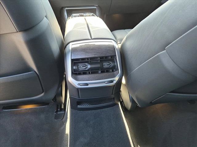 Used 2025 BMW i7 eDrive50 w/ M Sport Package RWD image 18