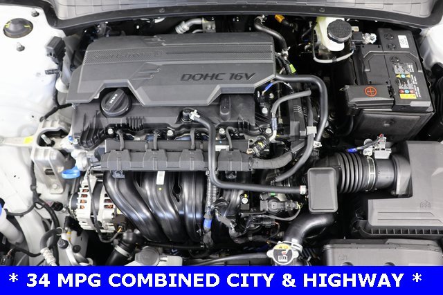 Certified 2025 Hyundai Elantra Sport image 23