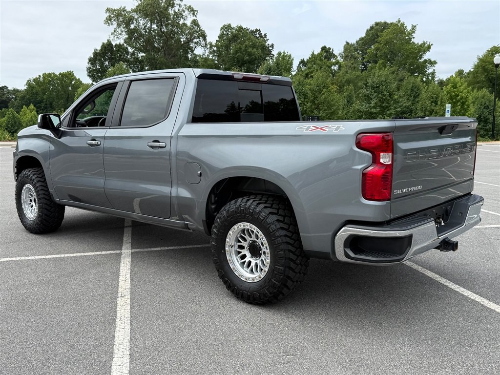 Used 2020 Chevrolet Silverado 1500 LT w/ All-Star Edition AWD/4WD image 3