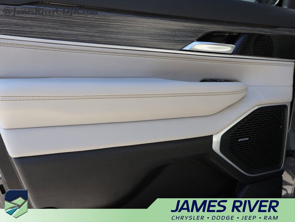 Used 2024 Jeep Wagoneer Series II w/ Flexible Seating Group image 18