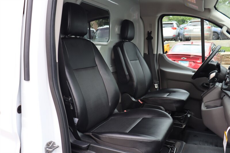 Used 2025 Ford Transit 150 Low Roof RWD image 18