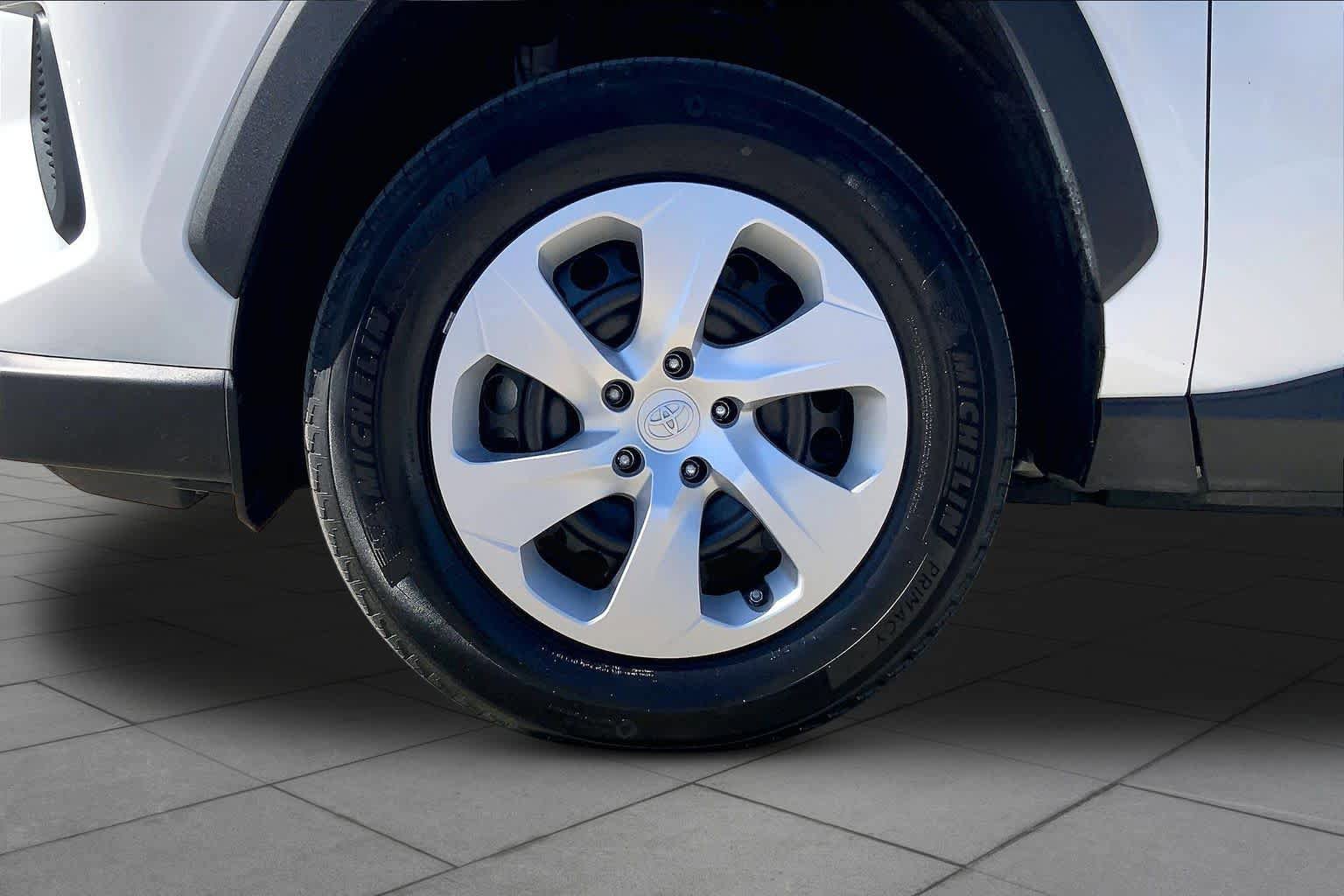 Used 2024 Toyota RAV4 LE AWD/4WD image 11