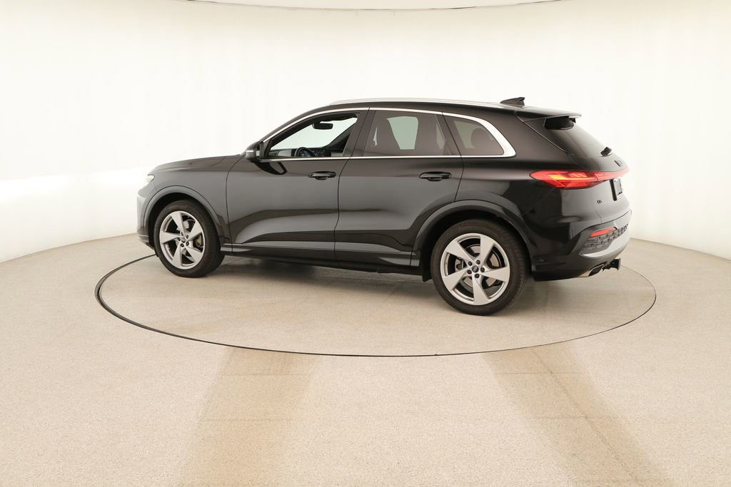 Certified 2025 Audi Q5 Prestige image 3
