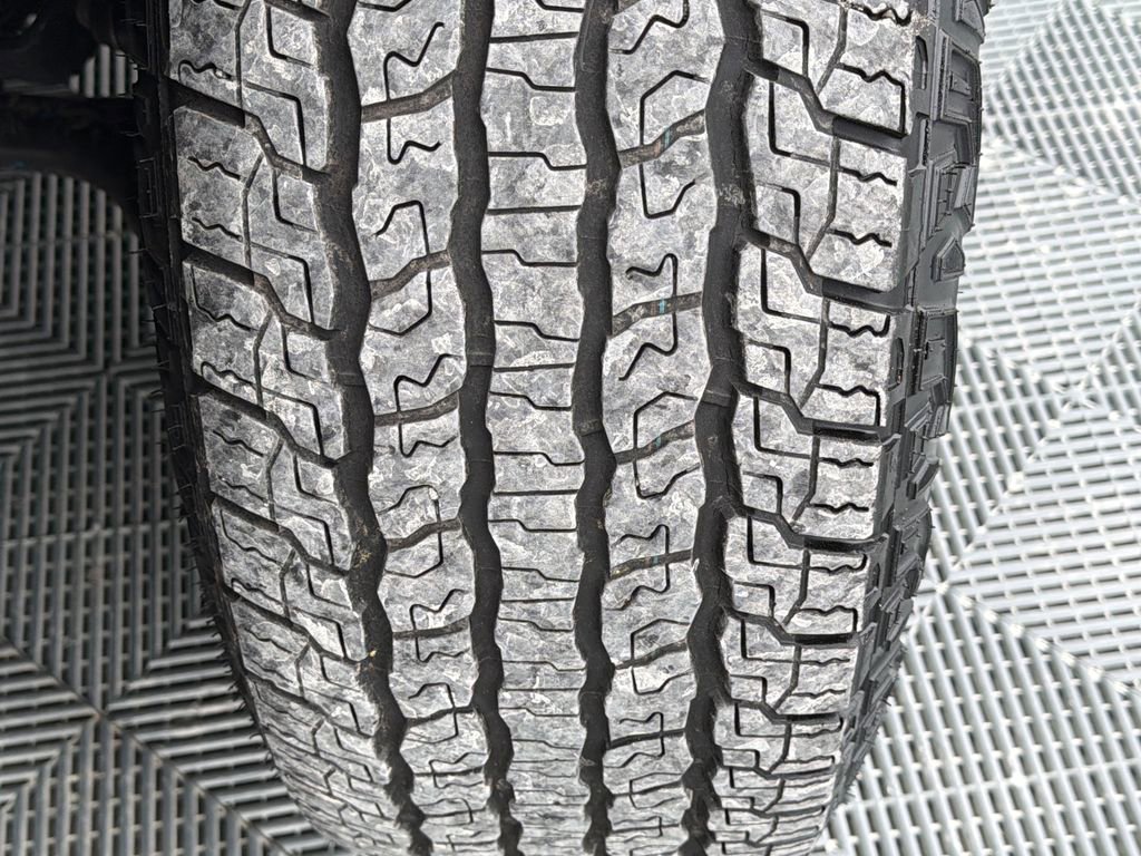 Used 2024 Chevrolet Silverado 1500 LT image 23