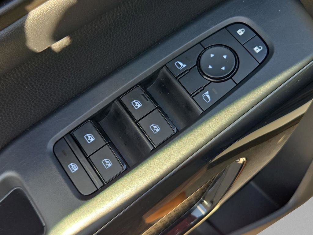 Used 2024 Nissan Pathfinder SV FWD image 33