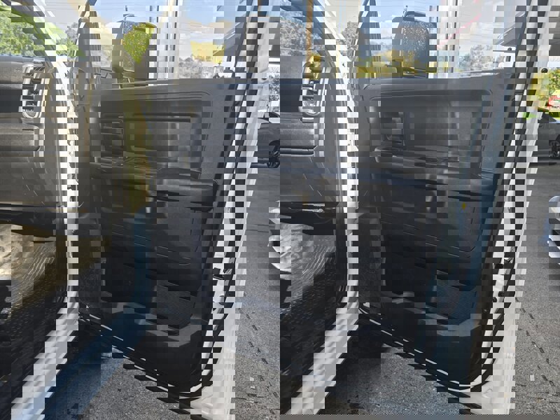 Used 2023 RAM 2500 Tradesman w/ Chrome Appearance Group image 11