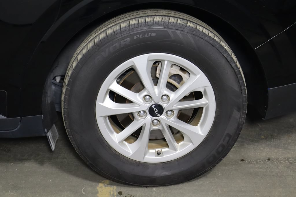 Used 2023 Kia Carnival LX FWD image 41