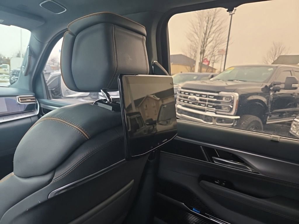 Used 2022 Jeep Grand Wagoneer Series III w/ Rear Seat Video Group 1 image 40