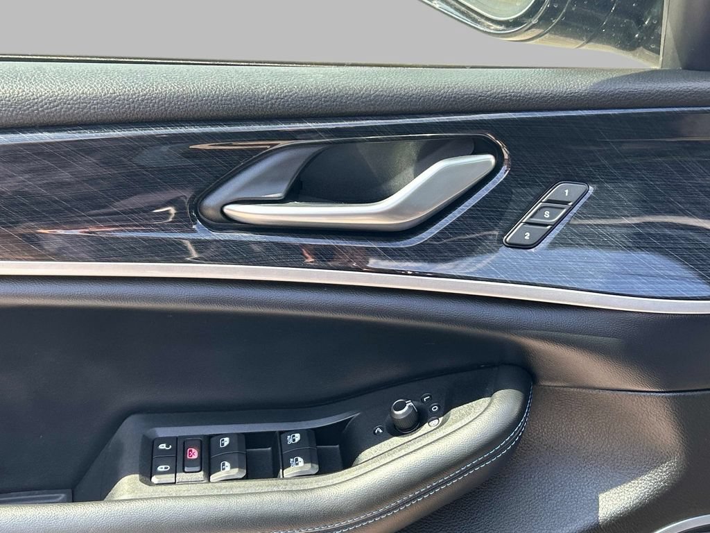 Certified 2022 Jeep Grand Cherokee Trailhawk w/ Luxury Tech Group III AWD/4WD image 16