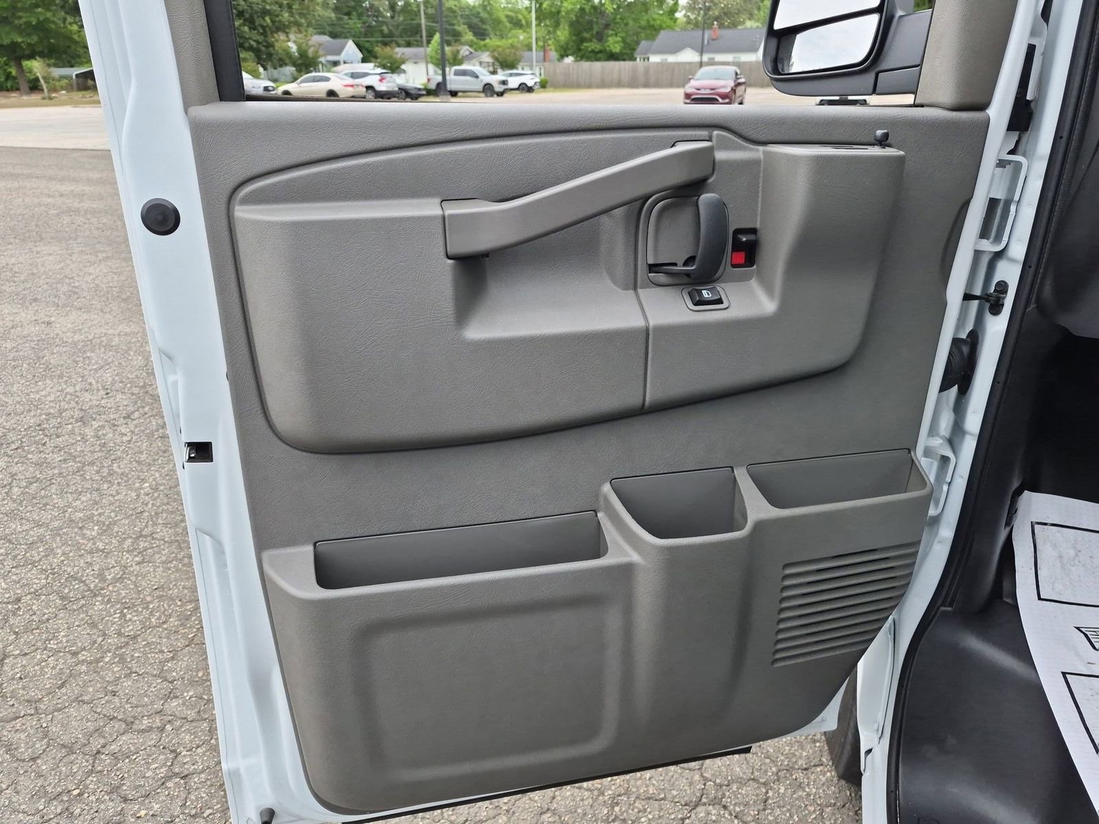 New 2026 GMC Savana 2500 w/ Enhanced Convenience Package RWD image 20