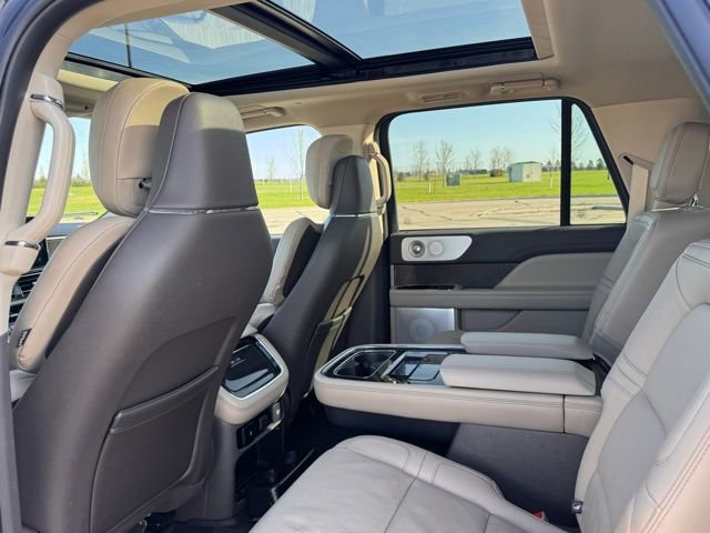 Used 2022 Lincoln Navigator L Reserve AWD/4WD image 31