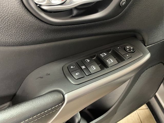Used 2022 Jeep Cherokee Limited w/ Trailer Tow Group AWD/4WD image 22