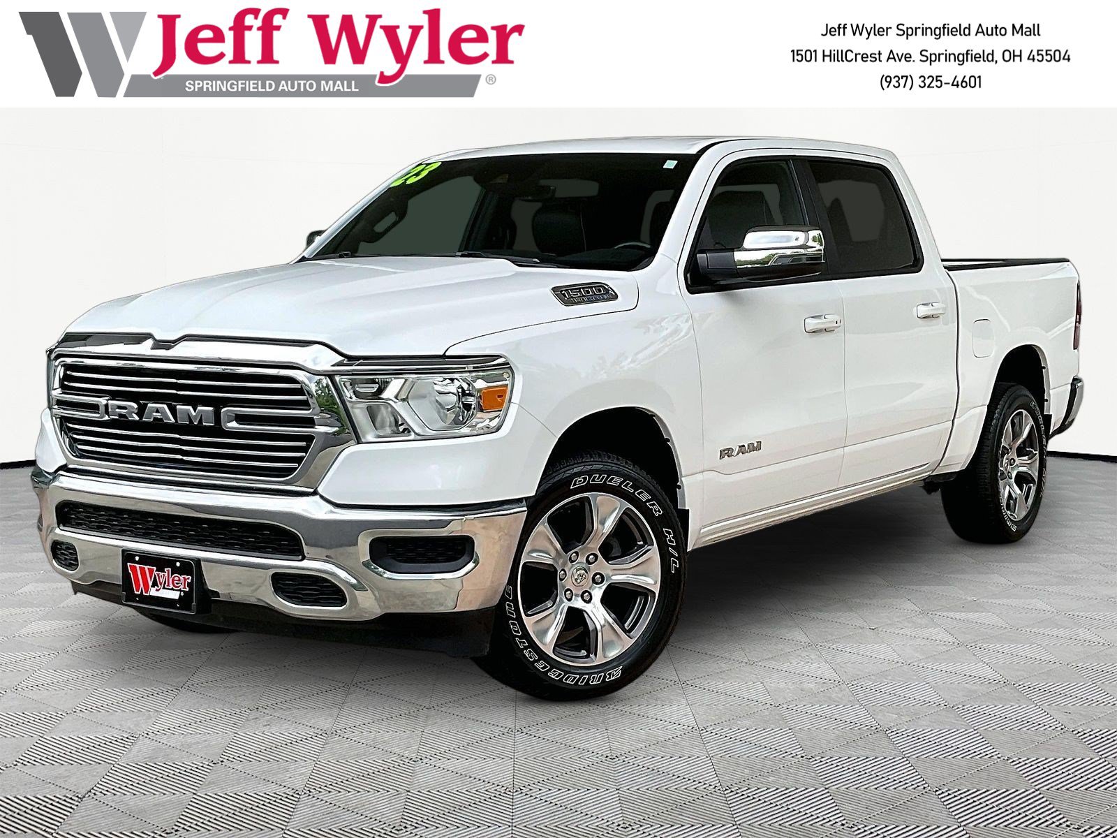 Used 2023 RAM 1500 Laramie AWD/4WD image 1
