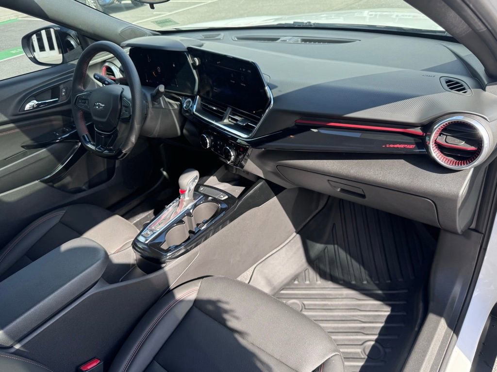 Used 2025 Chevrolet Trax RS w/ Sunroof Package image 22