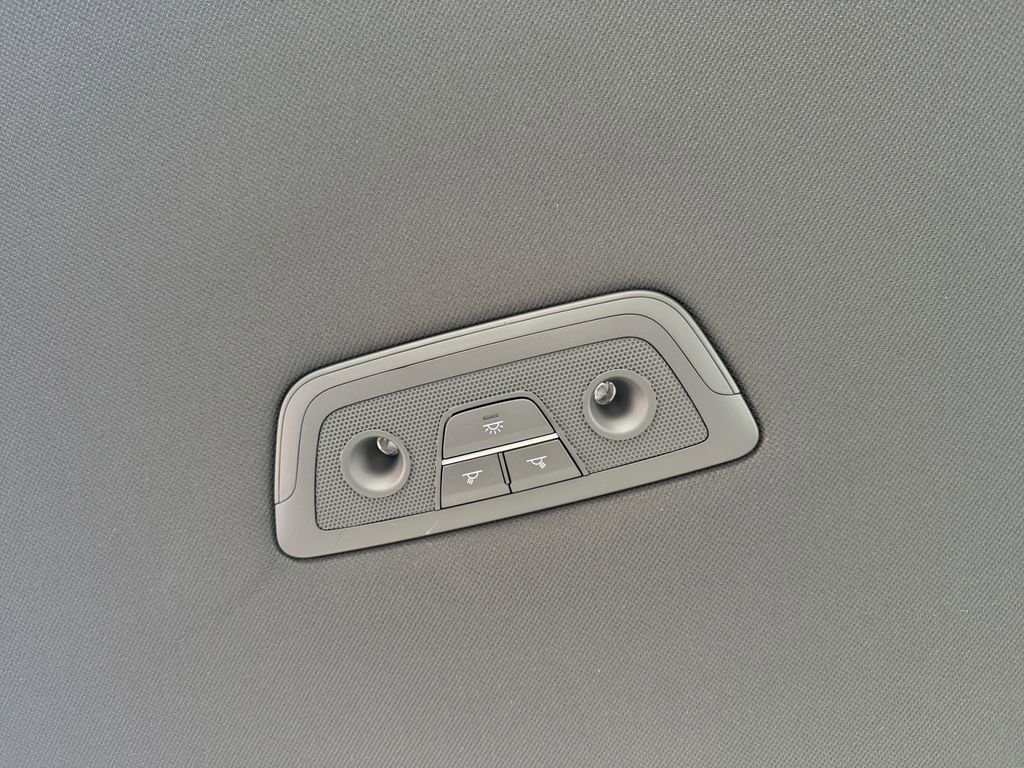 Used 2026 Genesis G70 2.5T image 24