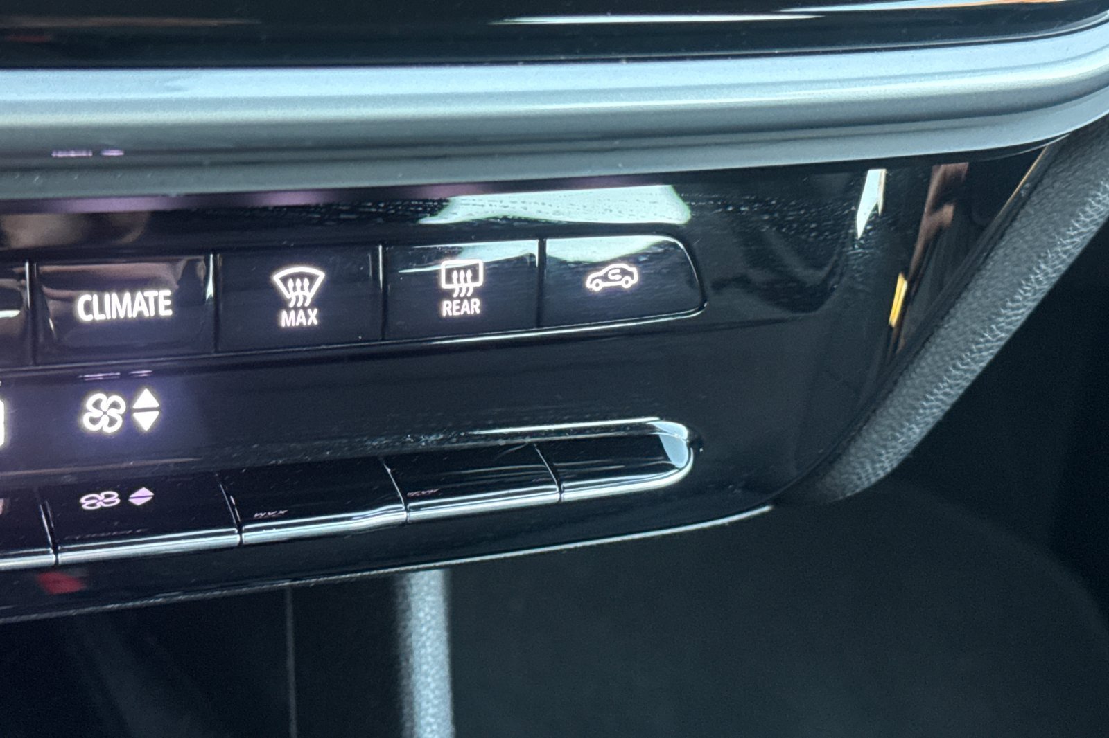 Used 2023 Chevrolet Bolt EUV LT w/ Driver Confidence Package FWD image 29