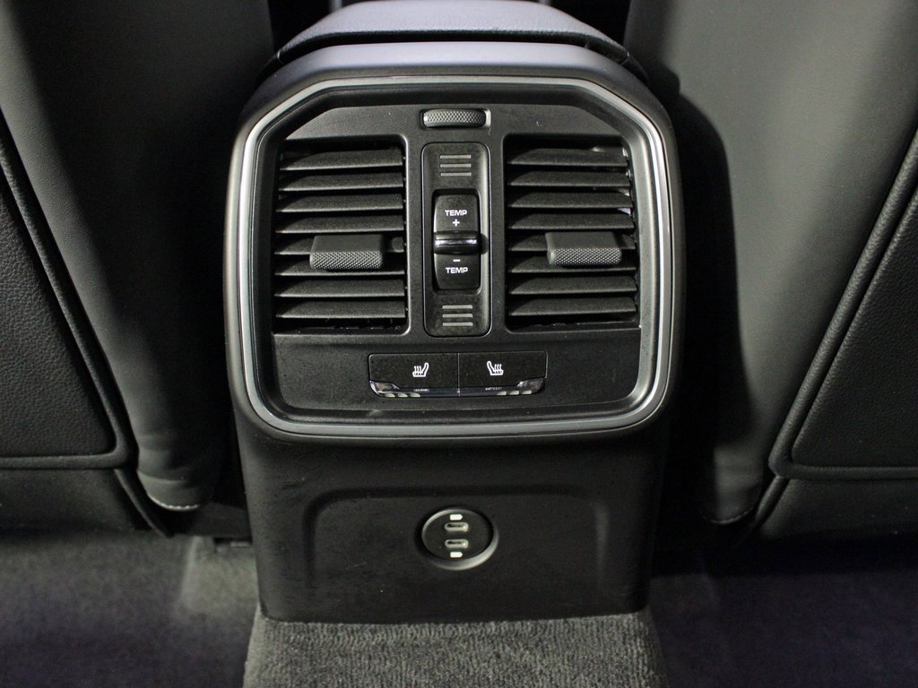 Used 2022 Porsche Macan w/ Premium Package Plus image 36