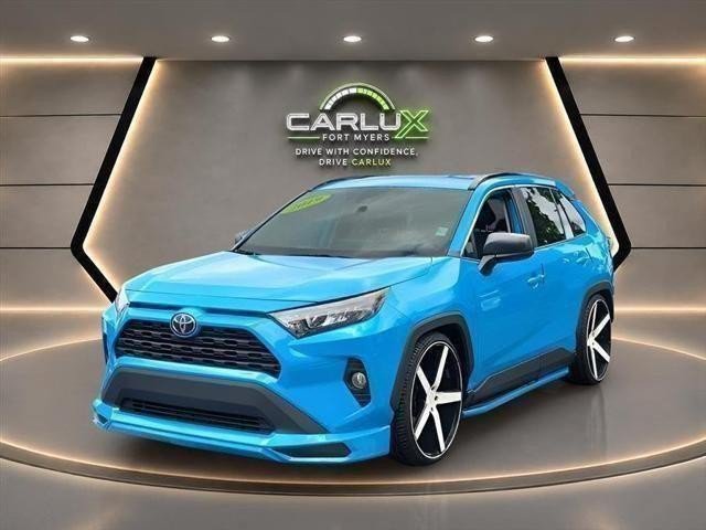 Used 2019 Toyota RAV4 LE FWD image 2