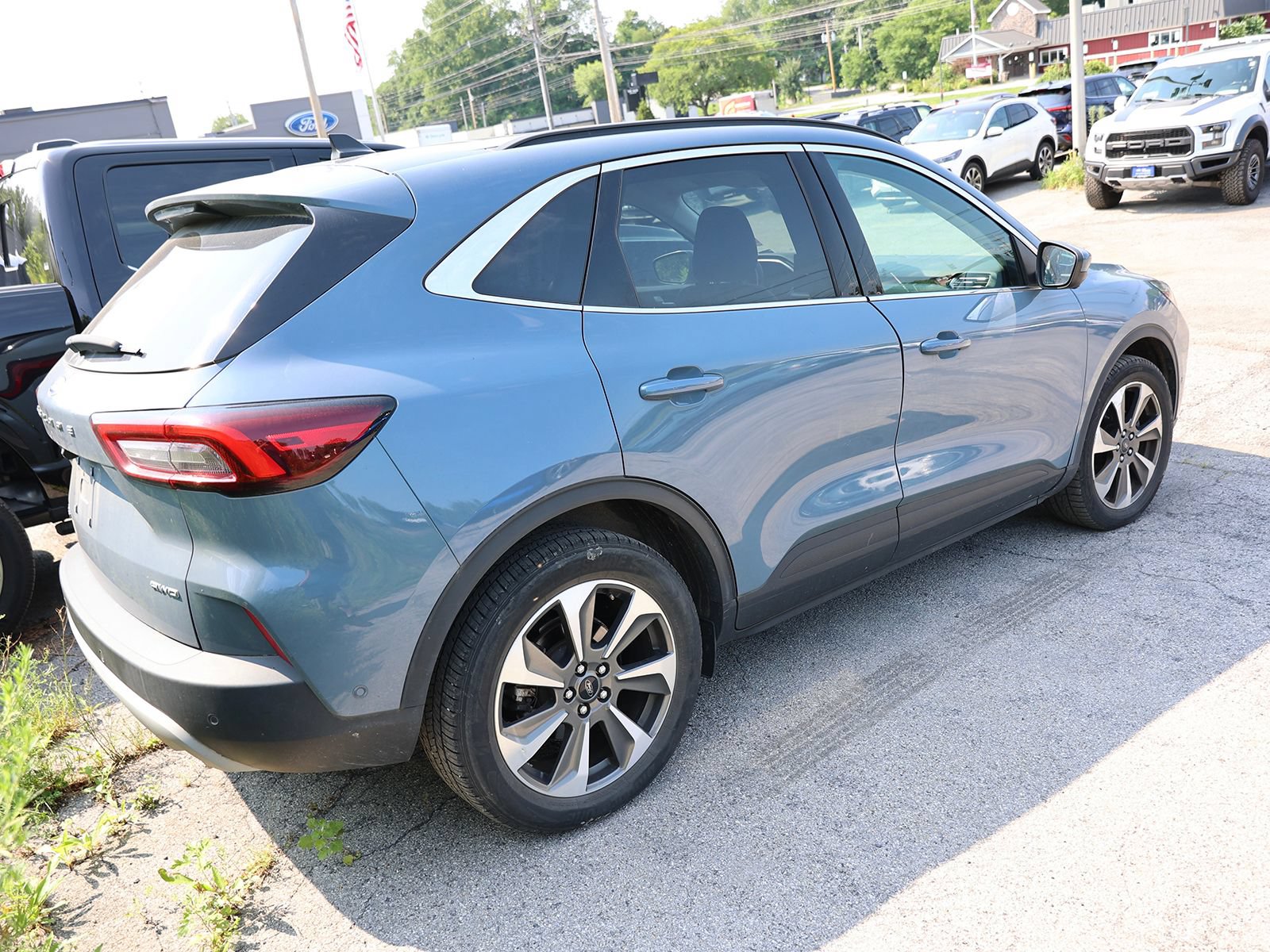 Certified 2023 Ford Escape Platinum w/ Premium Technology Package AWD/4WD image 4